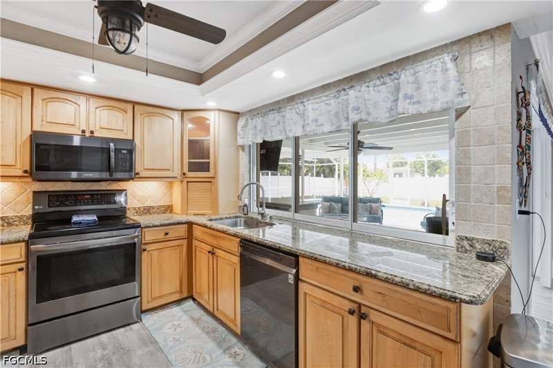 3 bedroom SingleFamilyResidence at 2112 Harvard Ave, Fort Myers Villas, Fort Myers — photo 4