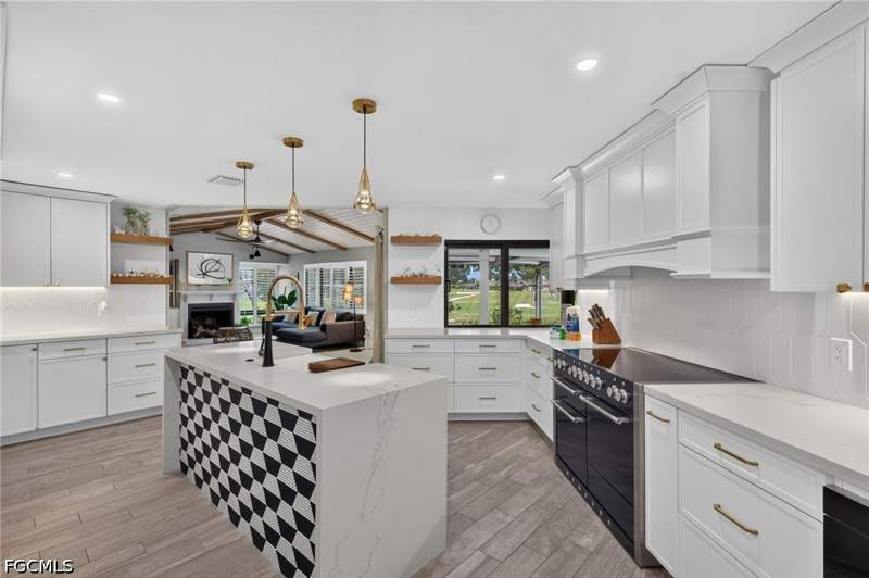 3 bedroom SingleFamilyResidence at 1206 Par View Dr, Beachview Country Club Estates, Sanibel — photo 2