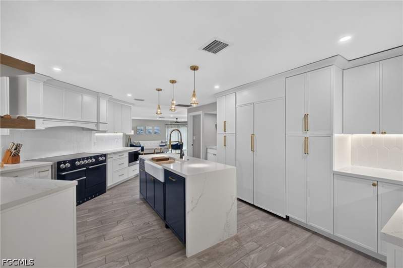 3 bedroom SingleFamilyResidence at 1206 Par View Dr, Beachview Country Club Estates, Sanibel — photo 3