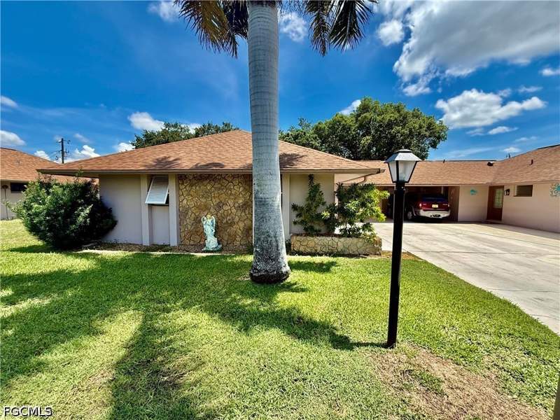 2 bedroom Attached at 217 Oaklawn Ct, Golfwood Condo, Lehigh Acres — photo 2