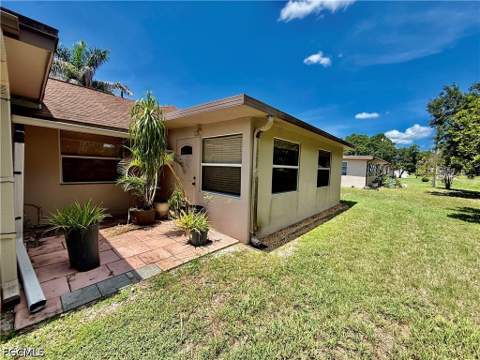 217 Oaklawn Ct, Lehigh Acres FL - photo 7 of 25
