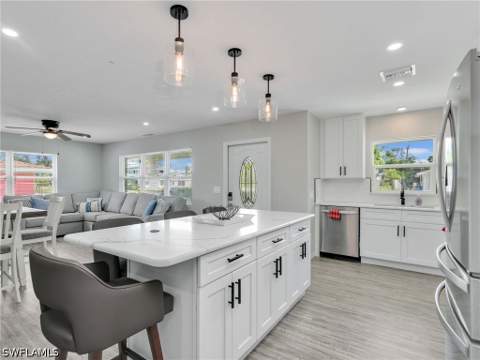 195 Hibiscus Dr, Fort Myers Beach FL - photo 6 of 49