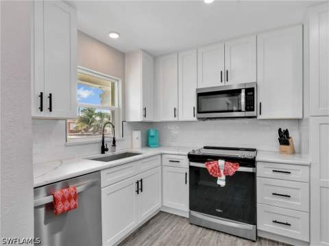 195 Hibiscus Dr, Fort Myers Beach FL - photo 7 of 49