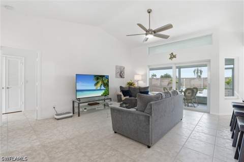 132 Bordeaux Cir, Naples FL - photo 14 of 41
