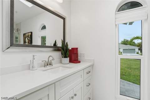 132 Bordeaux Cir, Naples FL - photo 9 of 41