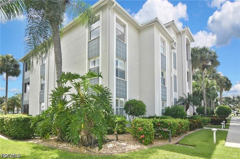 2 bedroom Condominium at 10285 Bismark Palm Way 1024, Fairway Isles, Fort Myers — photo 2