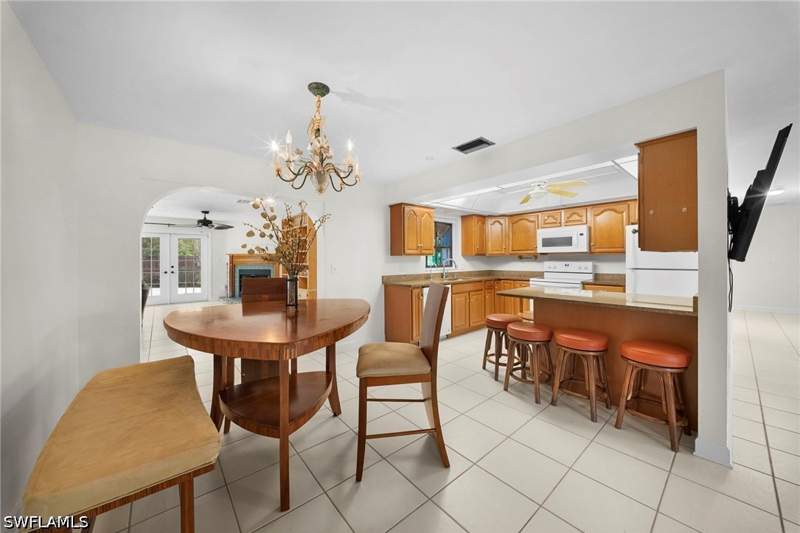 3 bedroom SingleFamilyResidence at 8700 Exeter St, Fort Myers Villas, Fort Myers — photo 2