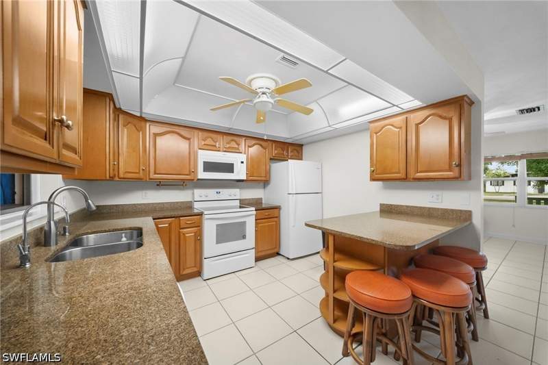 3 bedroom SingleFamilyResidence at 8700 Exeter St, Fort Myers Villas, Fort Myers — photo 3