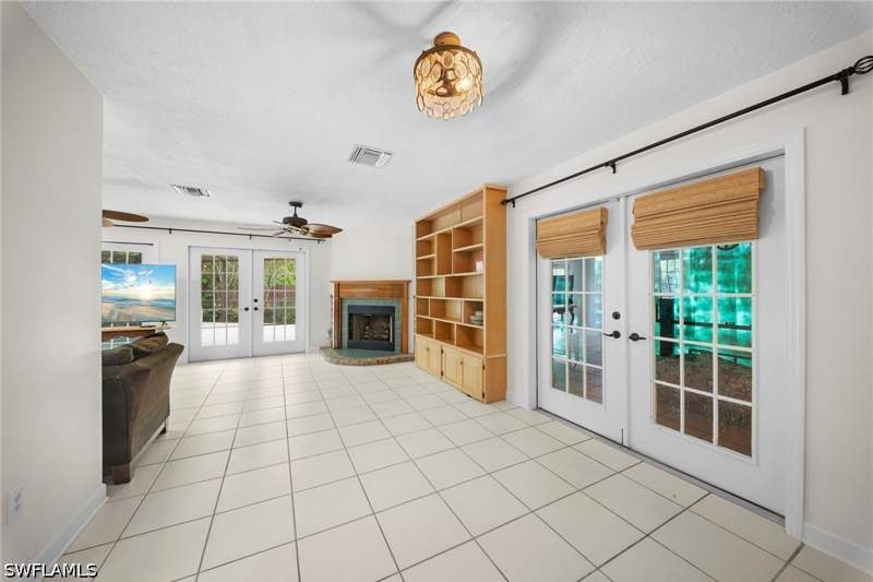 3 bedroom SingleFamilyResidence at 8700 Exeter St, Fort Myers Villas, Fort Myers — photo 5