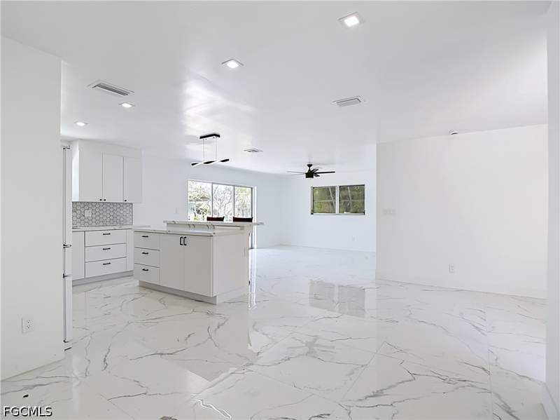 3 bedroom SingleFamilyResidence at 2137 Saint Croix Ave, Fort Myers, Fort Myers — photo 3