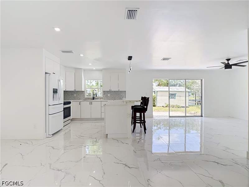 3 bedroom SingleFamilyResidence at 2137 Saint Croix Ave, Fort Myers, Fort Myers — photo 4
