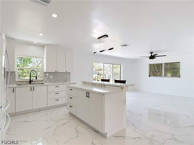 3 bedroom SingleFamilyResidence at 2137 Saint Croix Ave, Fort Myers, Fort Myers — photo 5
