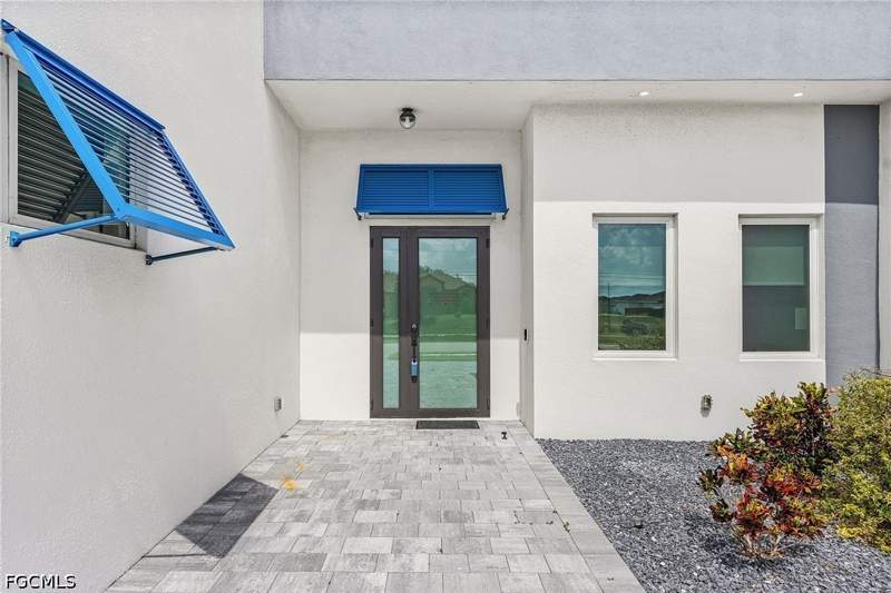 3 bedroom SingleFamilyResidence at 300 Chiquita Blvd N, Cape Coral, Cape Coral — photo 4