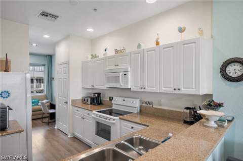 7925 Mahogany Run Ln 923, Naples FL - photo 13 of 44
