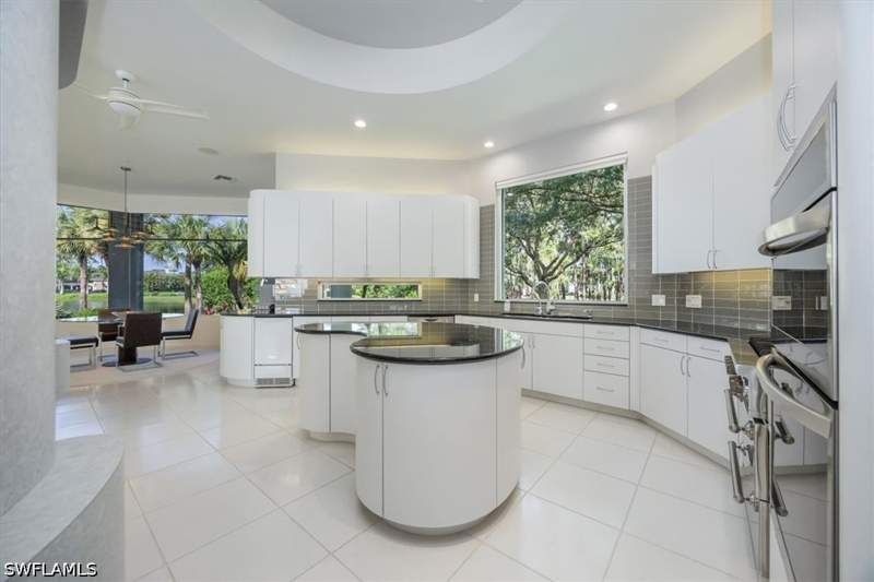 3 bedroom SingleFamilyResidence at 5000 Groveland Ter, Quail West, Naples — photo 4