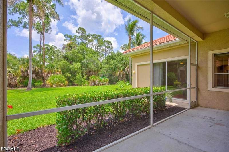 4 bedroom SingleFamilyResidence at 13716 Magnolia Lake Ct, Reflection Lakes, Fort Myers — photo 2