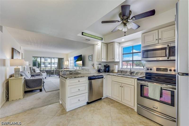 2 bedroom Condominium at 5 High Point Cir W 204, High Point Country Club, Naples — photo 2