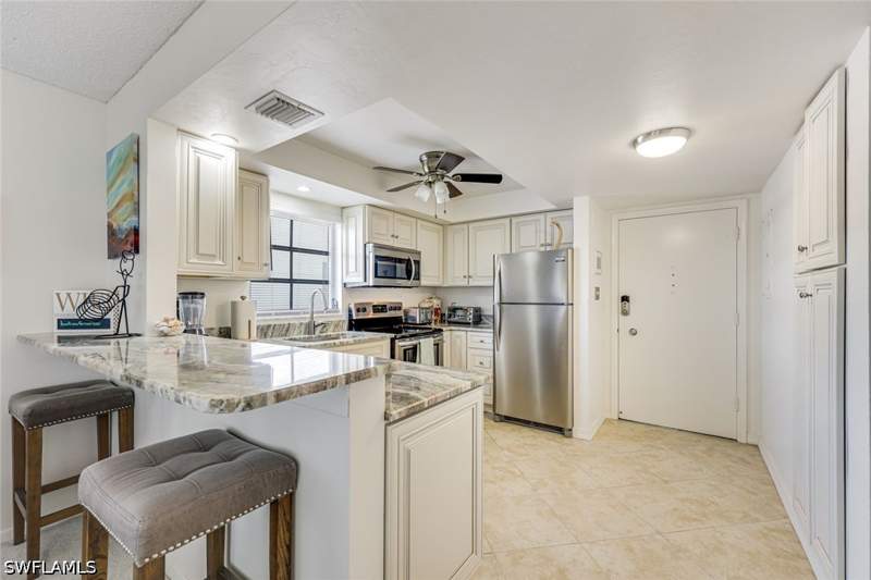 2 bedroom Condominium at 5 High Point Cir W 204, High Point Country Club, Naples — photo 5