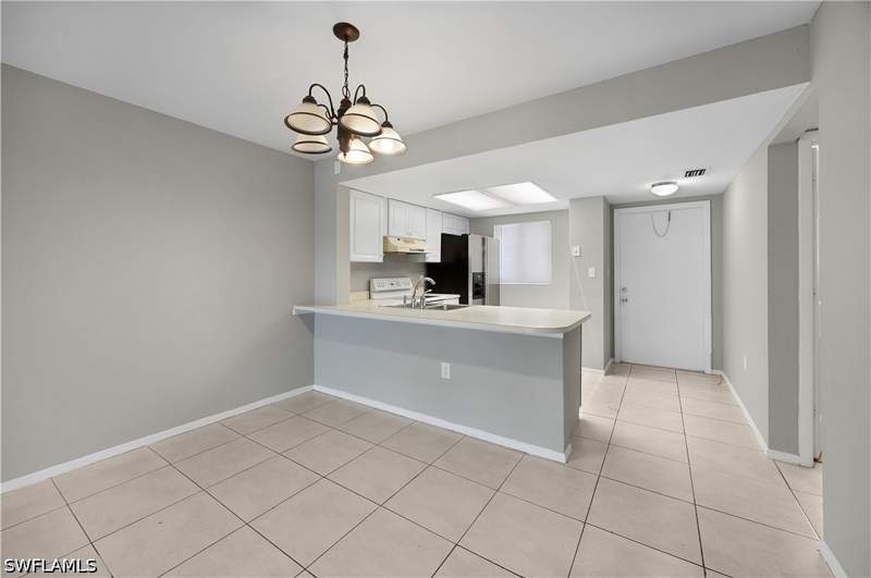 2 bedroom Condominium at 2700 Park Windsor DR 714, EVANSTON PARK CONDO, Fort Myers — photo 2