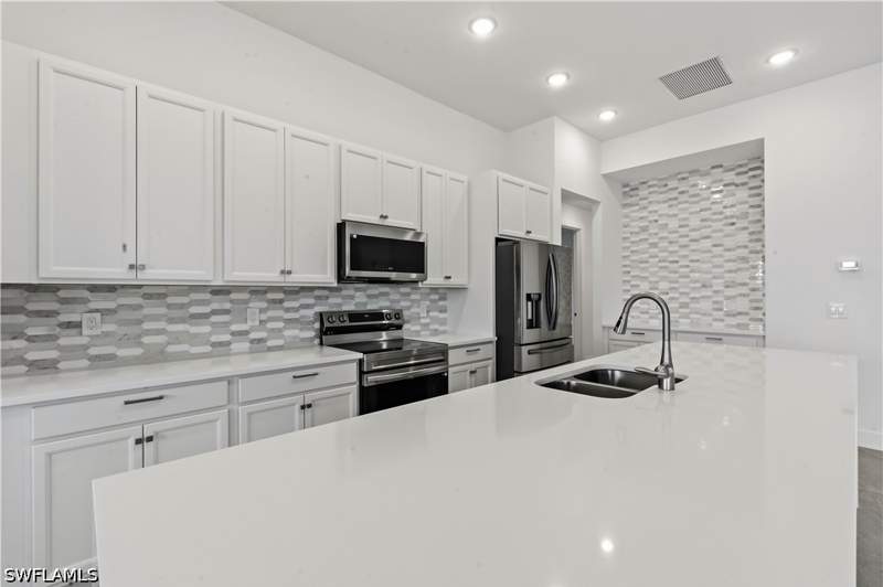 4 bedroom SingleFamilyResidence at 1241 NW 33rd Ave, Cape Coral, Cape Coral — photo 3