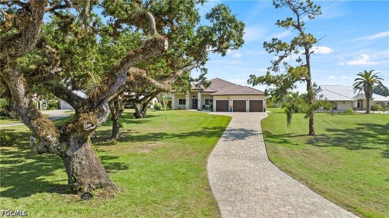 3 bedroom SingleFamilyResidence at 1311 Riverbend Dr, Riverbend Estates, Labelle — photo 2