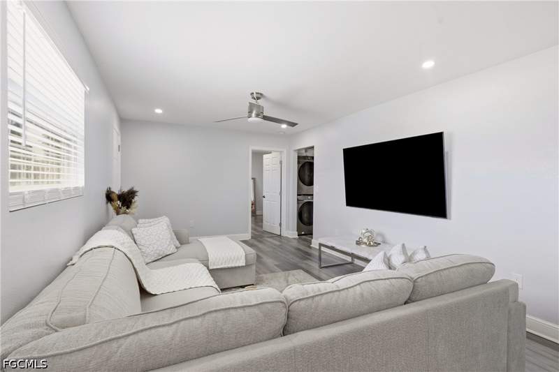 2 bedroom SingleFamilyResidence at 8338 McDaniel Dr, North Fort Myers, North Fort Myers — photo 5