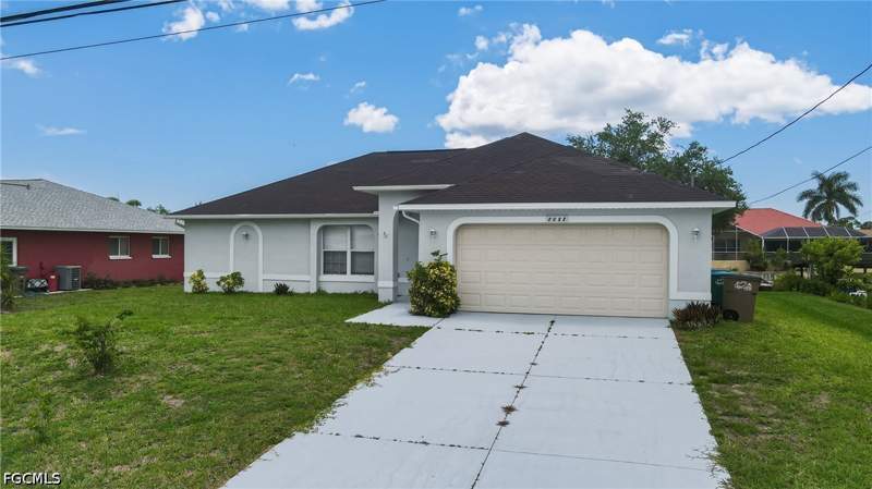 3 bedroom SingleFamilyResidence at 2022 SW 15th Ave, Cape Coral, Cape Coral — photo 2