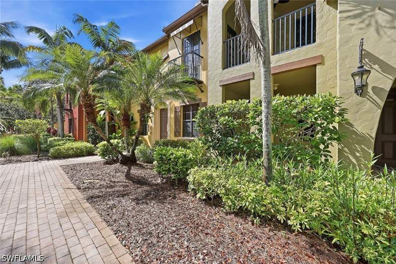 2 bedroom Condominium at 9126 Chula Vista St 12303, Ole, Naples — photo 4