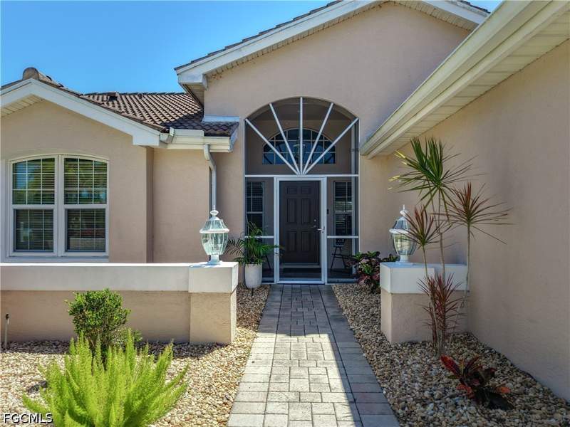 2 bedroom SingleFamilyResidence at 2240 Corona Del Sire Dr, Del Vera Country Club, North Fort Myers — photo 5