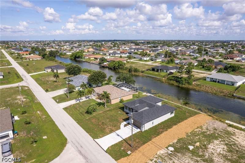 3 bedroom SingleFamilyResidence at 614 NW 9th St, Cape Coral, Cape Coral — photo 3