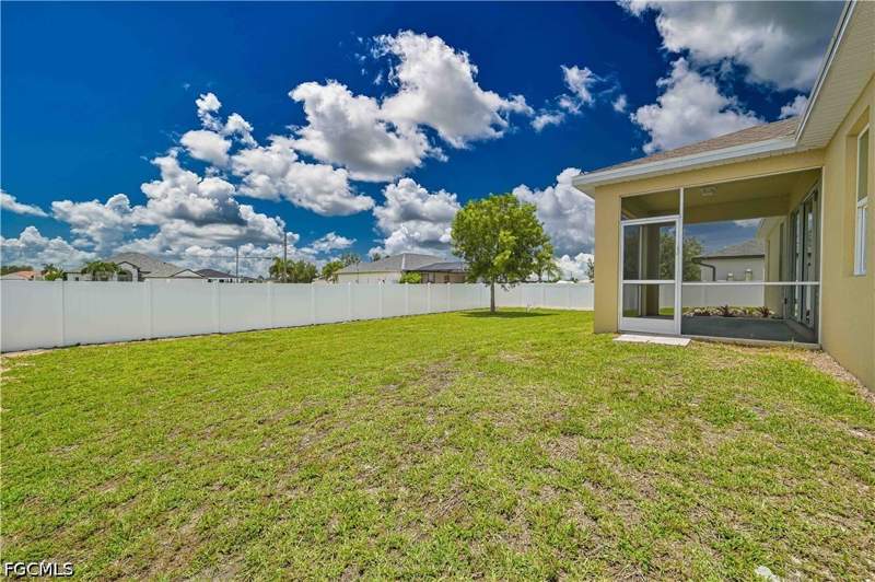 3 bedroom SingleFamilyResidence at 4402 NW 32nd Ter, Cape Coral, Cape Coral — photo 4