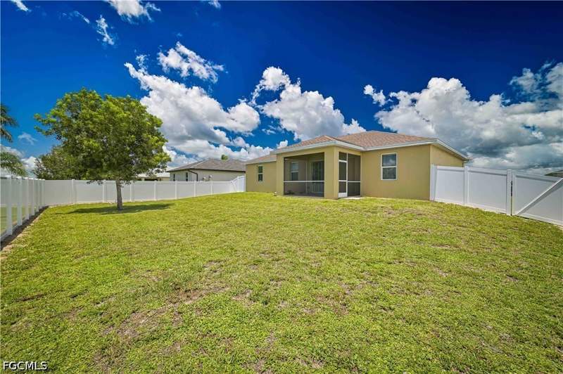 3 bedroom SingleFamilyResidence at 4402 NW 32nd Ter, Cape Coral, Cape Coral — photo 5