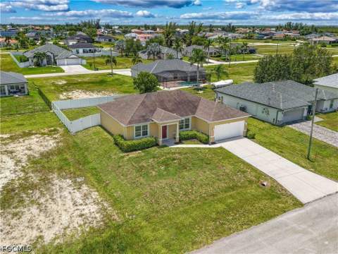 4402 NW 32nd Ter, Cape Coral FL - photo 6 of 33