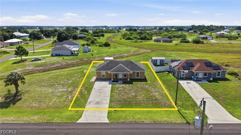 3 bedroom SingleFamilyResidence at 7075 Tide Cir, Port Labelle, Labelle — photo 2