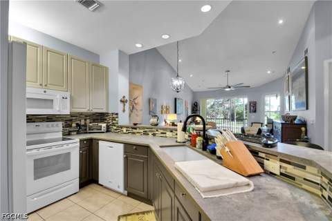 15250 Riverbend Blvd 202, North Fort Myers FL - photo 13 of 30