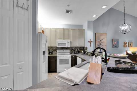 15250 Riverbend Blvd 202, North Fort Myers FL - photo 14 of 30