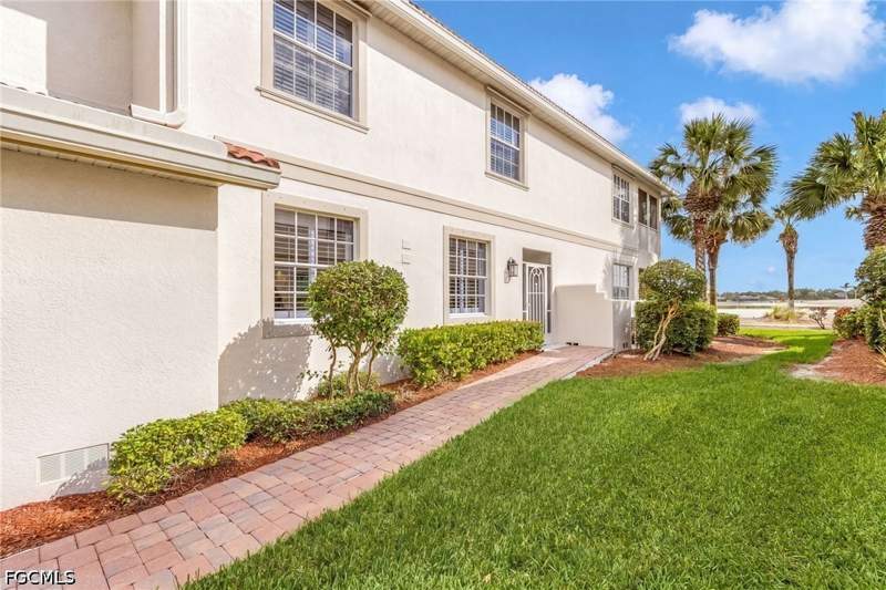 2 bedroom Condominium at 16630 Crownsbury Way 102, Oxford Pointe, Fort Myers — photo 3