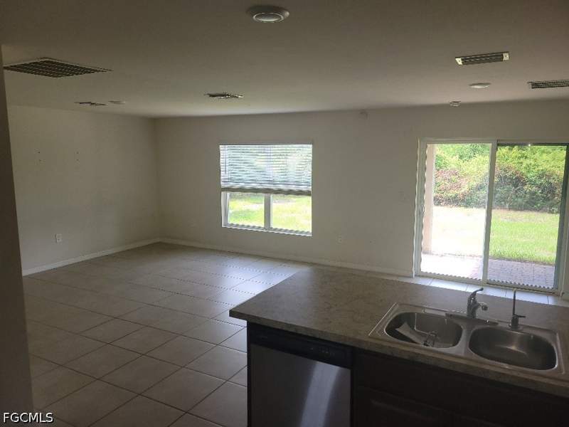 3 bedroom SingleFamilyResidence at 3303 75th St W, Lehigh Acres, Lehigh Acres — photo 2