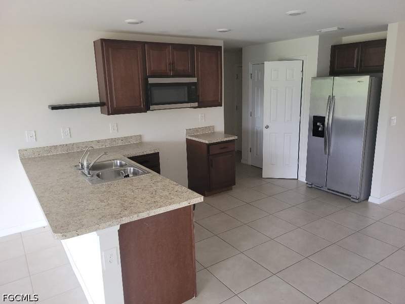 3 bedroom SingleFamilyResidence at 3303 75th St W, Lehigh Acres, Lehigh Acres — photo 3