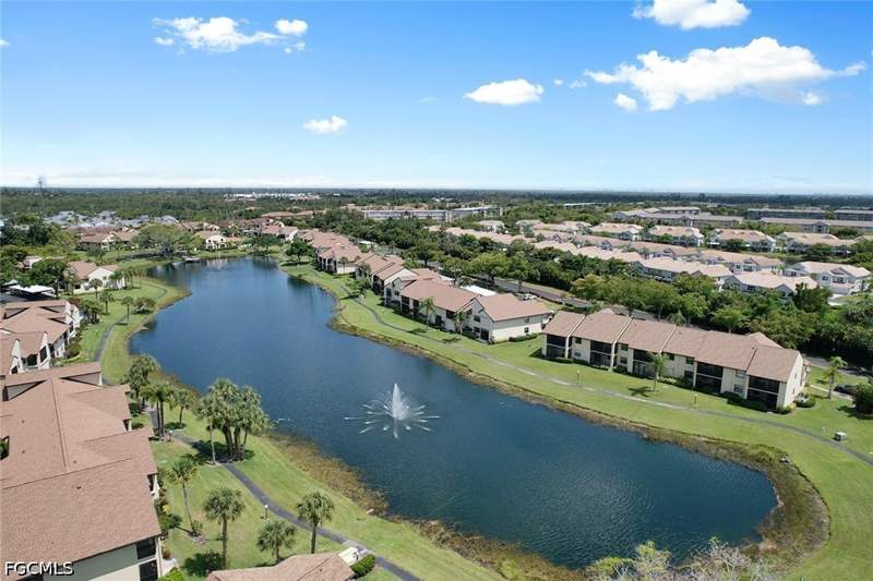 2 bedroom Condominium at 8565 Charter Club Cir 6, Club At Crystal Lake Condominium, Fort Myers — photo 2