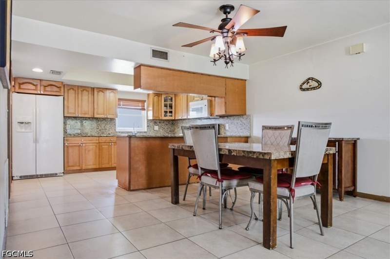 2 bedroom Condominium at 4704 SE 6th Ave C, Canary Palm Condo, Cape Coral — photo 5