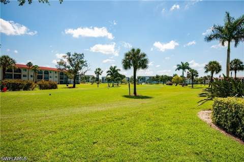 5 High Point Cir W 104, Naples FL - photo 18 of 40