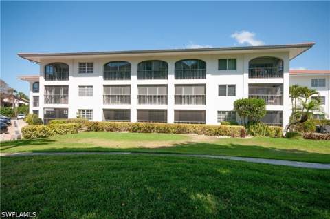 5 High Point Cir W 104, Naples FL - photo 19 of 40