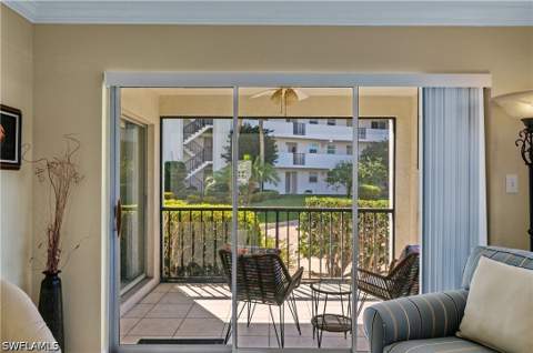 5 High Point Cir W 104, Naples FL - photo 7 of 40
