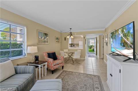 5 High Point Cir W 104, Naples FL - photo 8 of 40