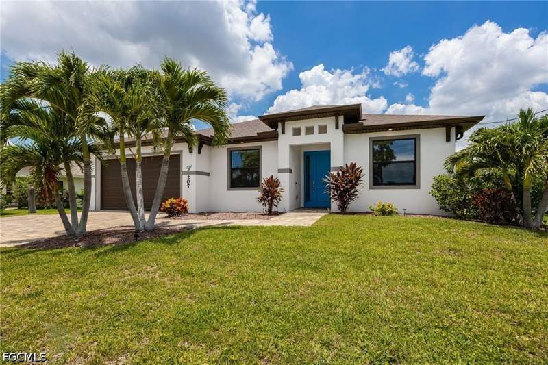 3 bedroom SingleFamilyResidence at 207 Gleason Pkwy, Cape Coral, Cape Coral — photo 2