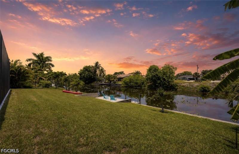 3 bedroom SingleFamilyResidence at 207 Gleason Pkwy, Cape Coral, Cape Coral — photo 3