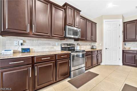 12840 Olde Banyon Blvd, North Fort Myers FL - photo 13 of 45