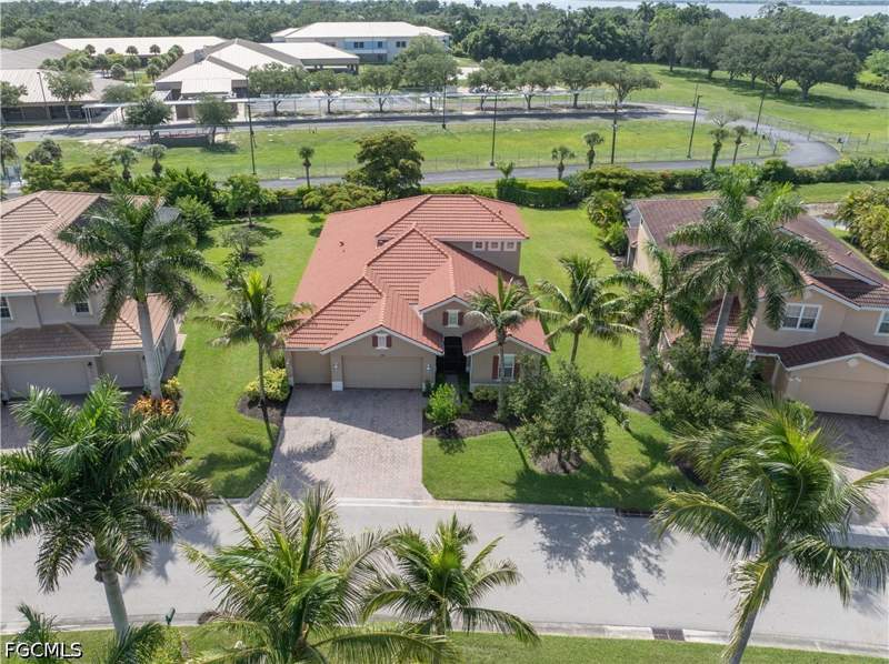 4 bedroom SingleFamilyResidence at 12840 Olde Banyon Blvd, Moody River Estates, North Fort Myers — photo 2