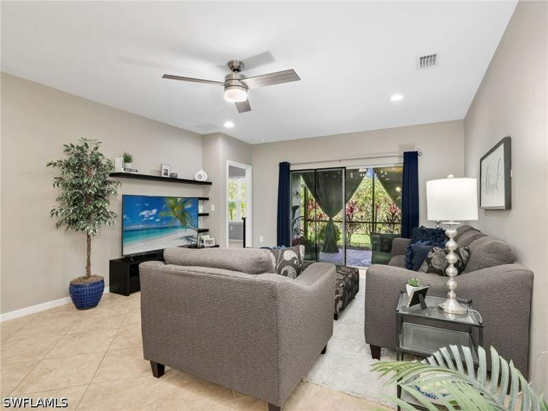 2 bedroom Attached at 4337 Dutchess Park Rd, Lindsford, Fort Myers — photo 3